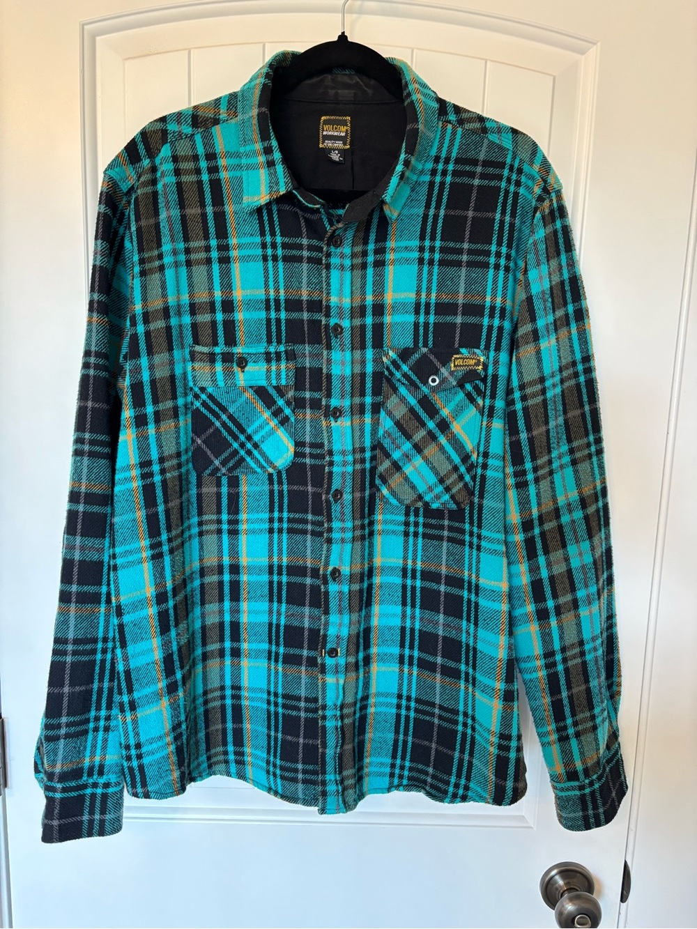 Volcom workwear Men’s Plaid Button-Up Shirt